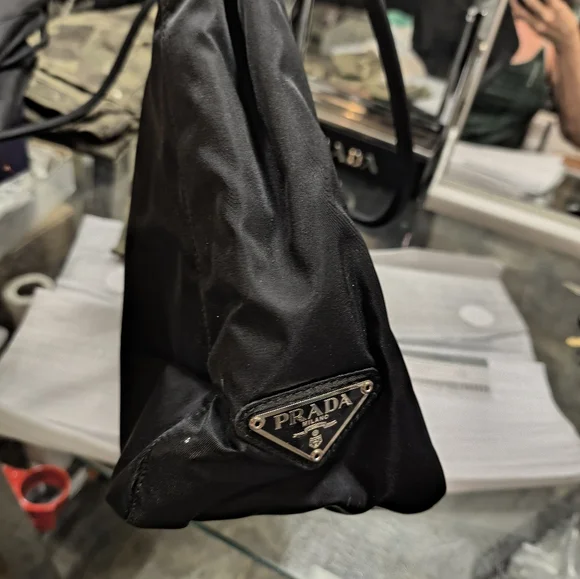 Authentic Prada Nylon"New Tote-displayed bag without defects -Vintage 1980's 🖤" - Picture 2 of 8